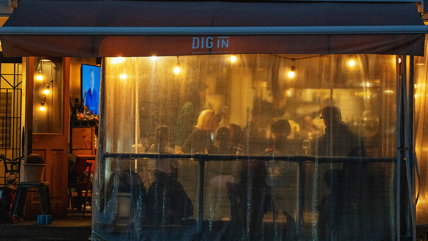 夜のDIG IN外観（貸切相談もOK）